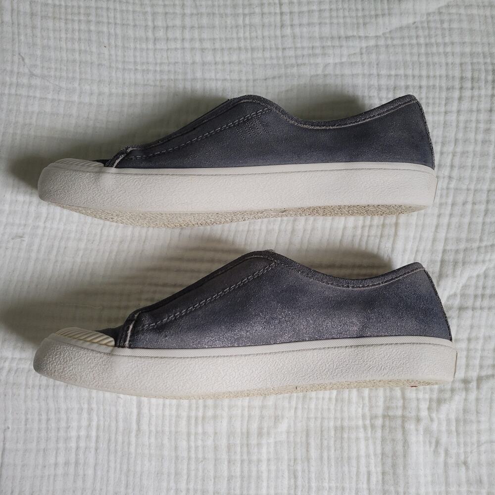 Frye Womens 7.5 Silver Sneakers Claudia Low Top Slip On Metallic Gray - Picture 8 of 9